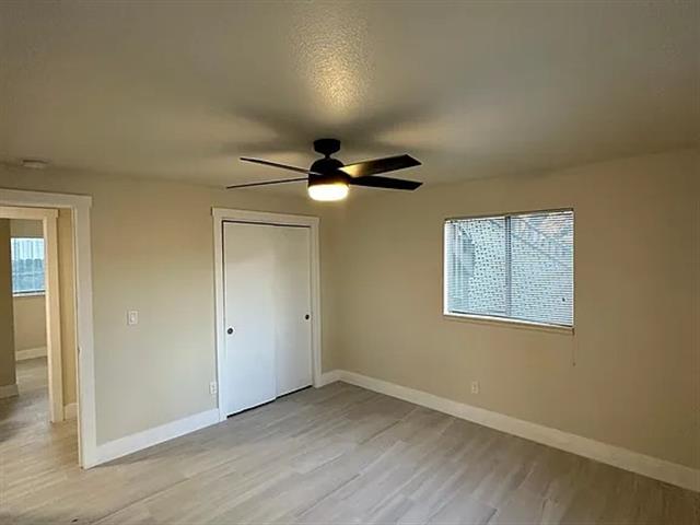 $2000 : GORGEOUS 3 BED 1 BA APARTMENT image 2