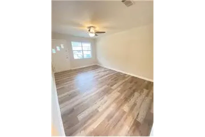 $1800 : Rental property with 3 bedro image 2