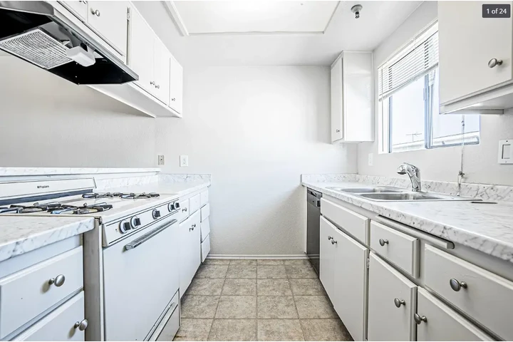 $1795 : Courtyard 1 Bd 1 Bath $1,795 image 1