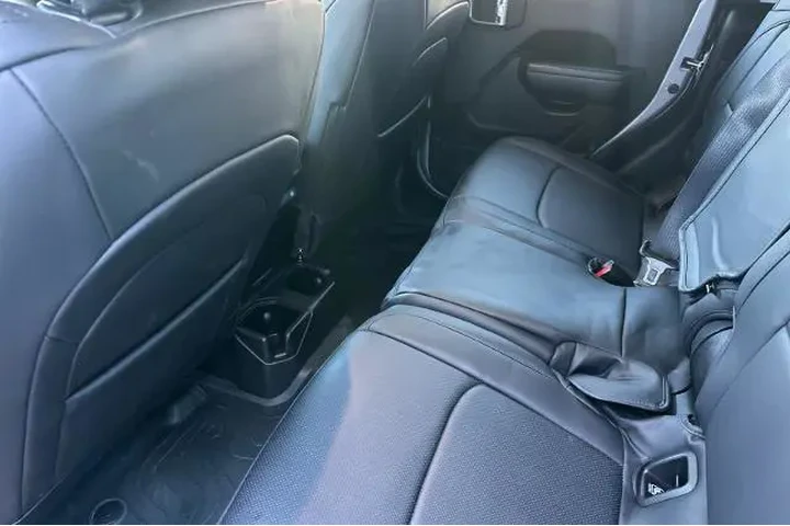 $26995 : Jeep Gladiator 2020 4x4 Spor image 4