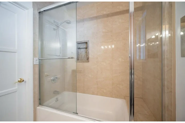 $2500 : 3Bed/2Bath Home in West Adams image 10