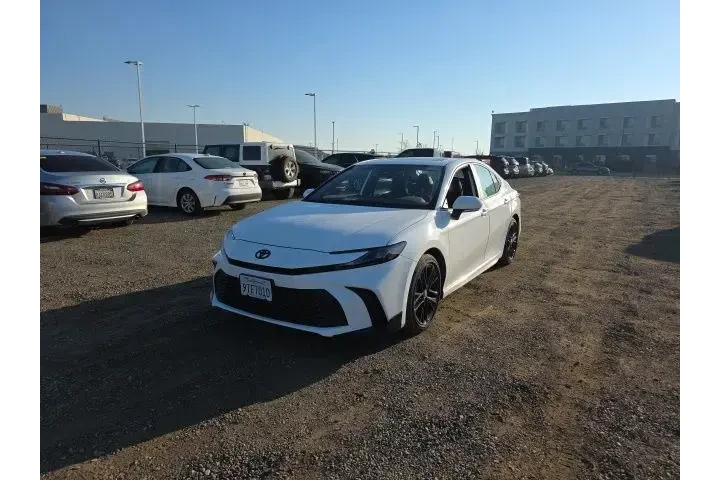 $33900 : Toyota Camry 2025 SE 4dr Sed image 3