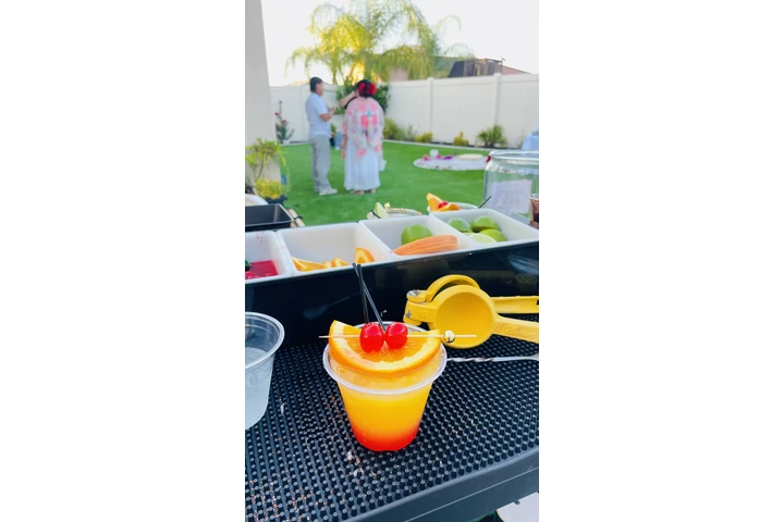 Bartenders y Meseros image 1