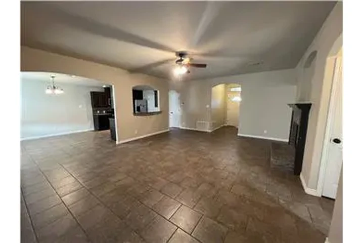 $1800 : Rental property with 4 bedro image 4