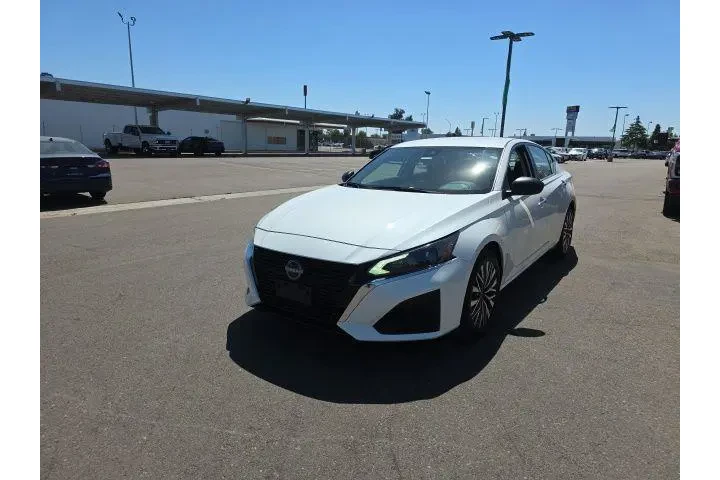 $20800 : Nissan Altima 2024 2.5 SV 4d image 3