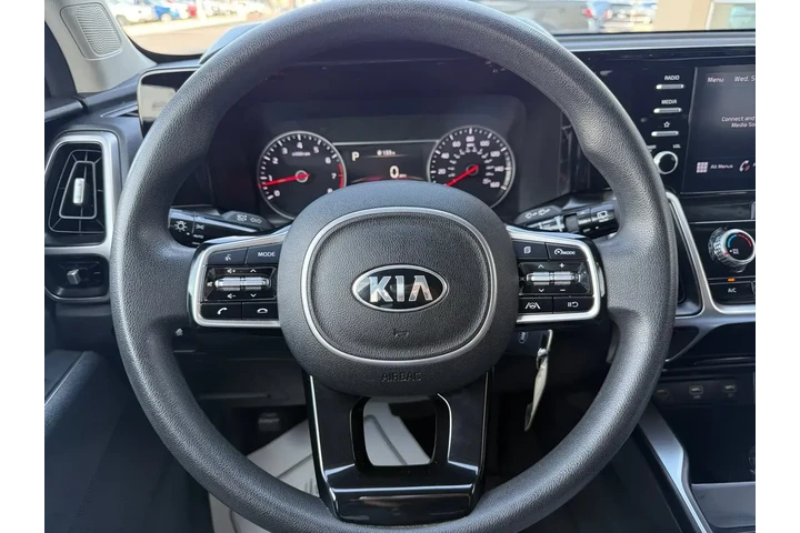 Kia Sorento 2021 LX 4dr SUV image 9