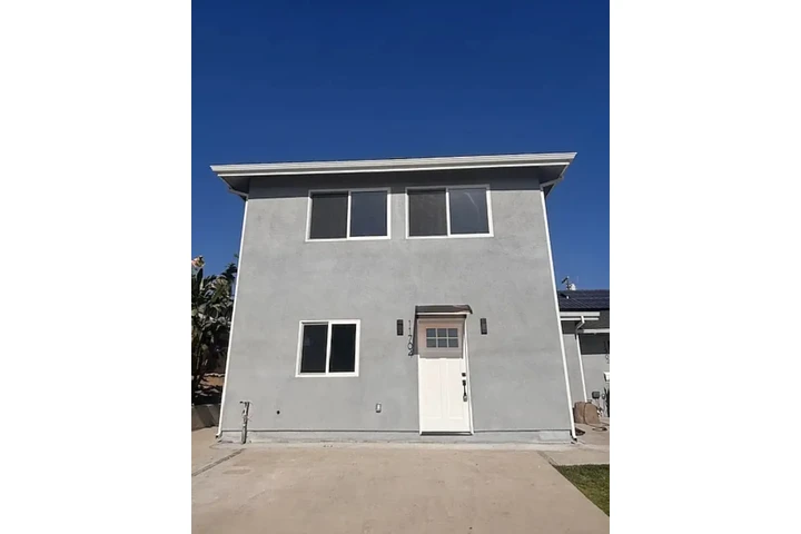 $1400 : Charming Studio For Rent image 2