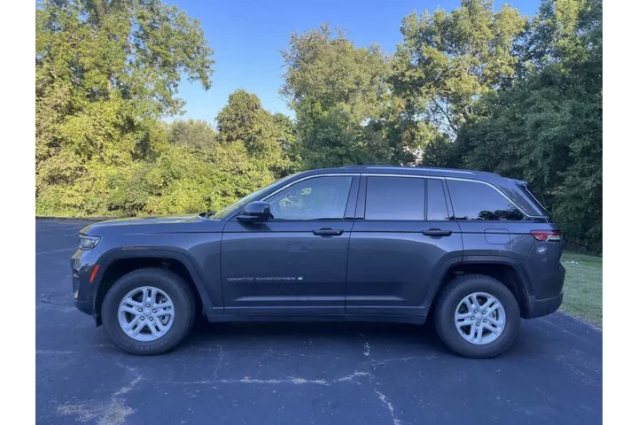 $24999 : 2023 Grand Cherokee Laredo image 6