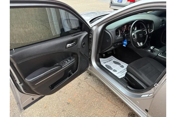 $8999 : 2014 Charger SE image 9