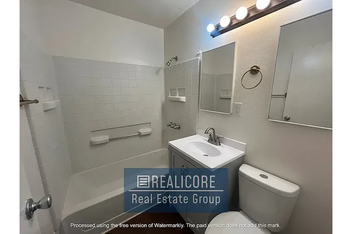 $1000 : Step into an open-concept livi image 4