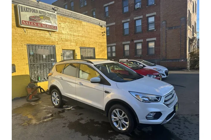 $8999 : 2018 Escape image 4