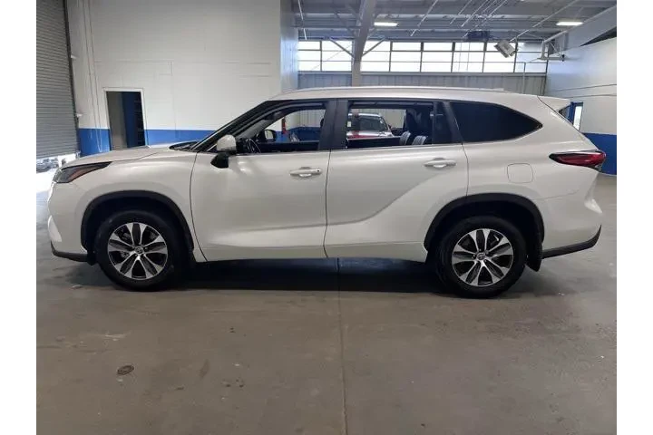 $33437 : Toyota Highlander 2023 AWD X image 6