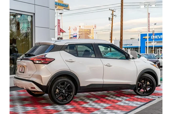 $16288 : Nissan Kicks 2023 SV 4dr Cro image 2
