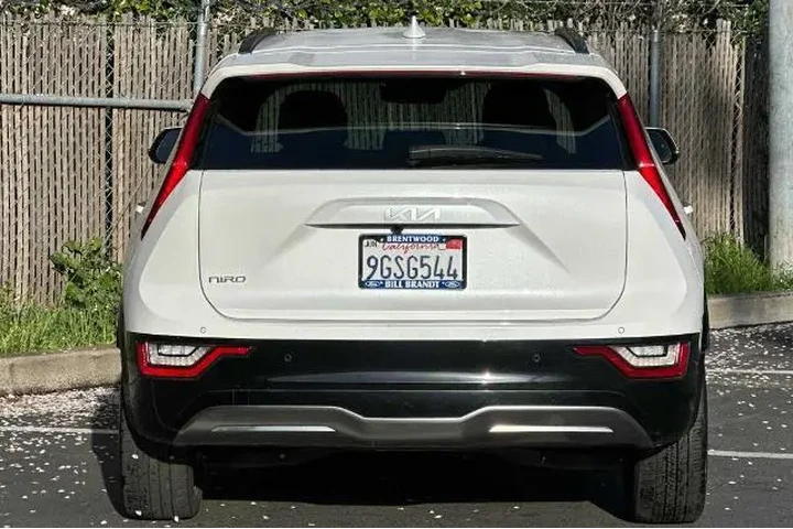 $22100 : Kia Niro EV 2023 Wave 4dr Cr image 8