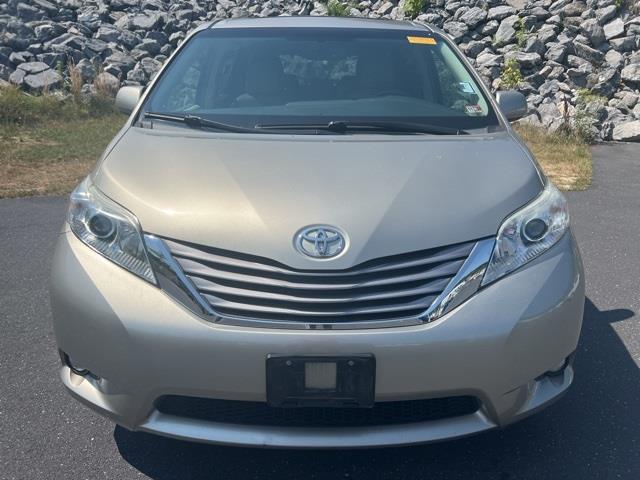 $24060 : PRE-OWNED 2017 TOYOTA SIENNA image 2