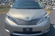 $24060 : PRE-OWNED 2017 TOYOTA SIENNA thumbnail