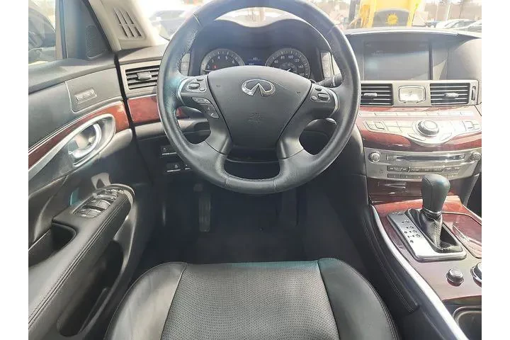 $15990 : INFINITI Q70 2015 AWD 3.7 4d image 9