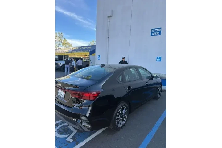 $21988 : Kia Forte 2023 LXS 4dr Sedan image 7