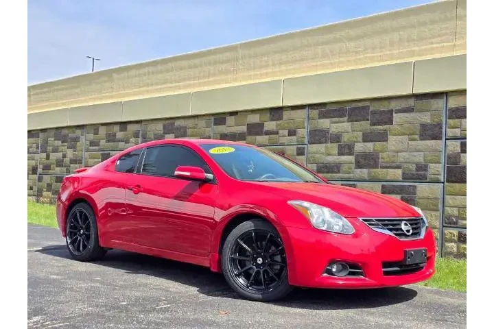 $9996 : Nissan Altima 2010 3.5 SR 2d image 3