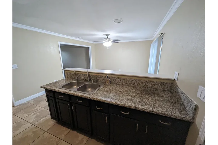 $1250 : Rialto- Move In Ready image 6