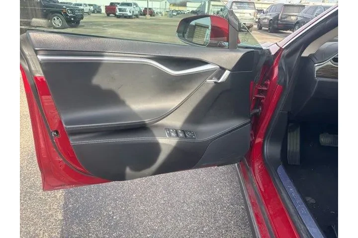 $17982 : Tesla Model S 2015 60 4dr Li image 9