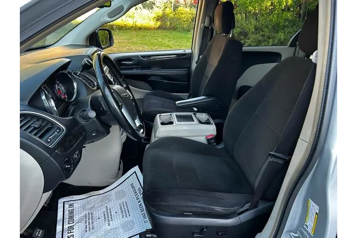 $6250 : 2012 Town & Country Touring image 8