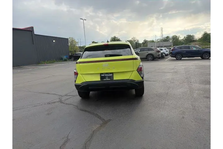 $22980 : Hyundai KONA 2024 SEL 4dr Cr image 10