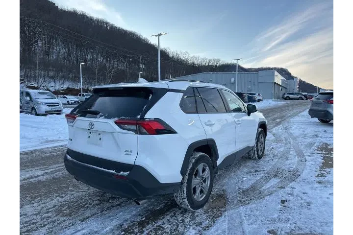 $32509 : Toyota RAV4 2025 AWD XLE 4dr image 9