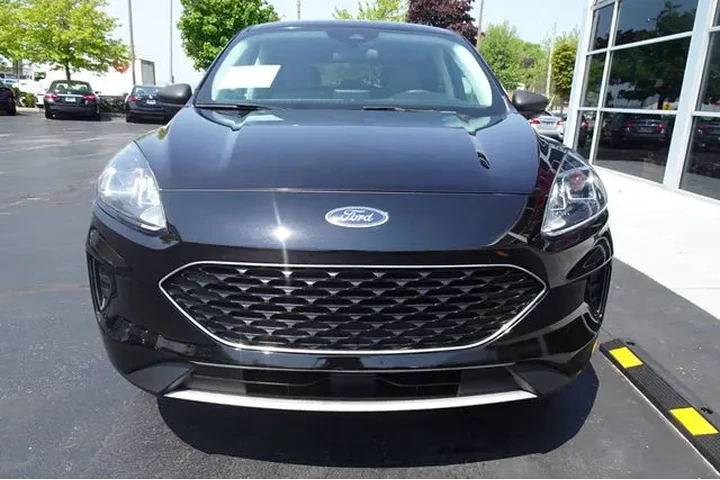 $18999 : 2022 Escape image 3