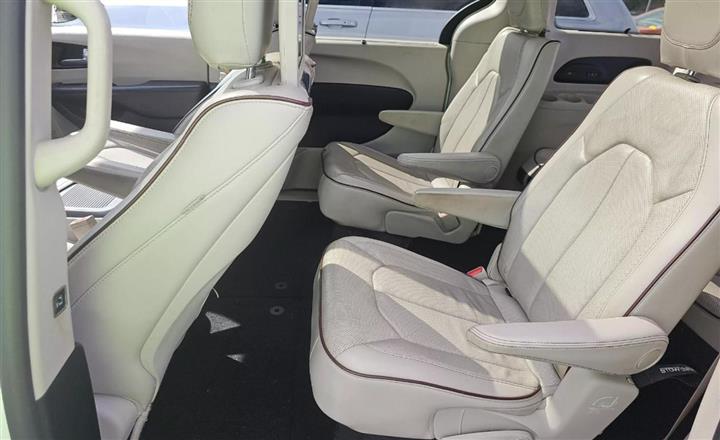 $19000 : 2017 CHRYSLER PACIFICA image 7