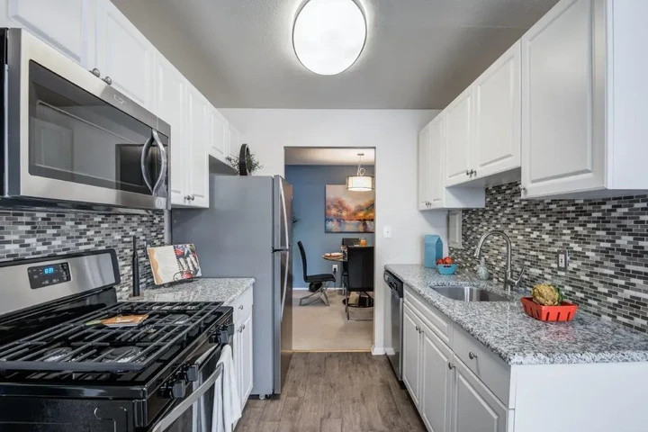 $1348 : Avery Park Apartment Homes image 1