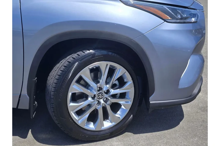 $39995 : Toyota Highlander 2023 L 4dr image 9