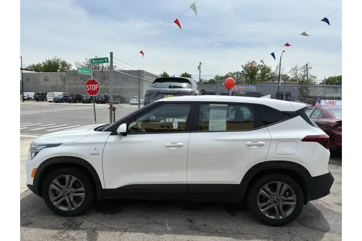 $16995 : 2023 Seltos LX image 6