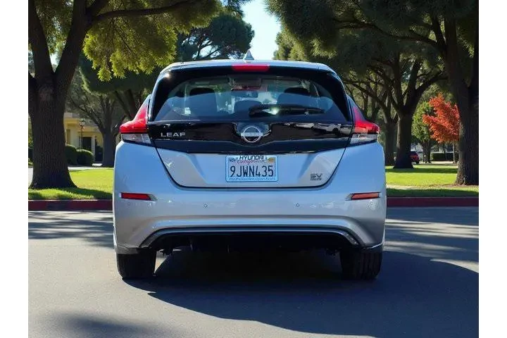 $18500 : Nissan LEAF 2023 SV PLUS 4dr image 6