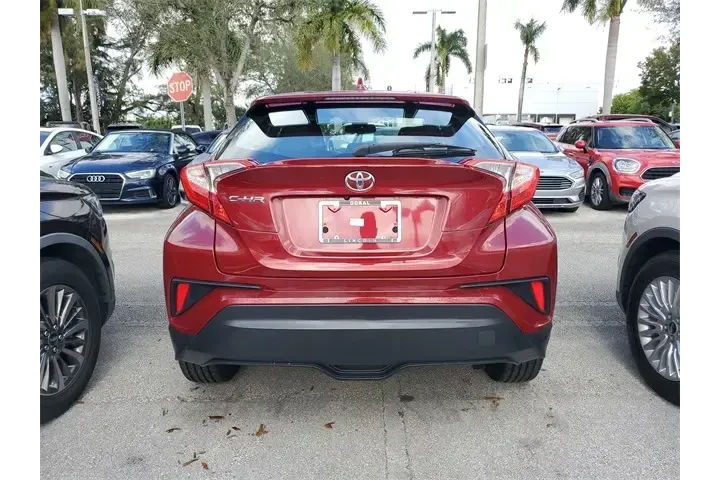 $15990 : Toyota C-HR 2019 XLE 4dr Cro image 4