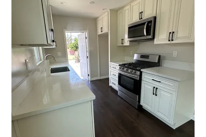 $1000 : Beautiful 3 Bedroom Home image 3