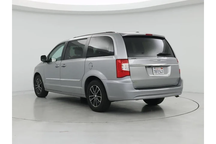 $18998 : Chrysler Town and Country 20 image 2