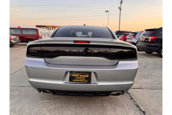 $9999 : 2011 Charger SE image 10