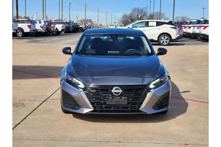 $19995 : Nissan Altima 2024 2.5 SV 4d image 2