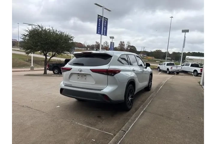 $26988 : Toyota Highlander 2022 L 4dr image 8