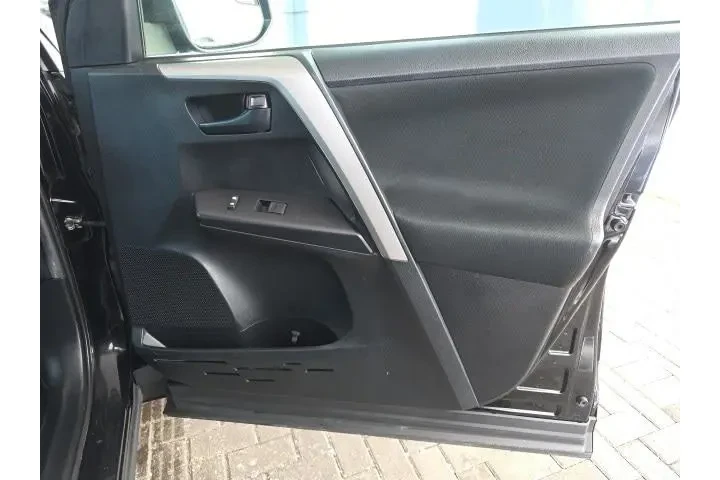 $15999 : Toyota RAV4 2018 AWD LE 4dr image 8