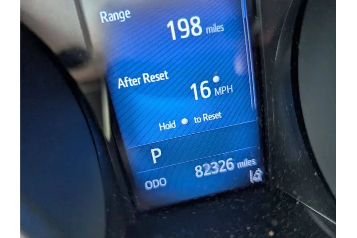 $15988 : 2018 C-HR XLE Premium image 10