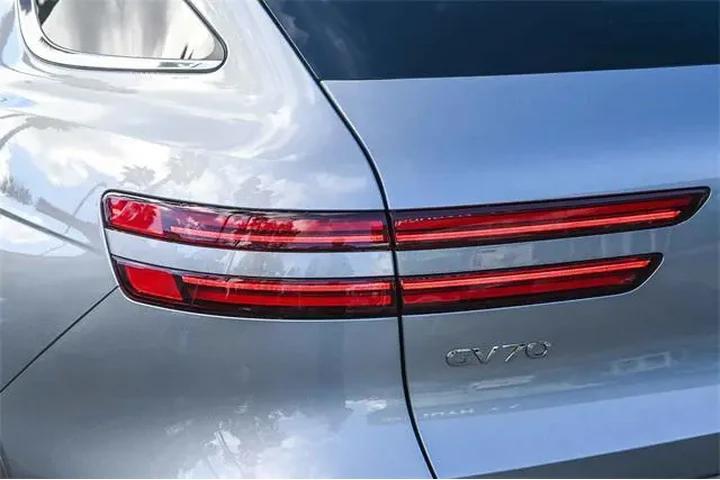 $34000 : Genesis Electrified GV70 202 image 8