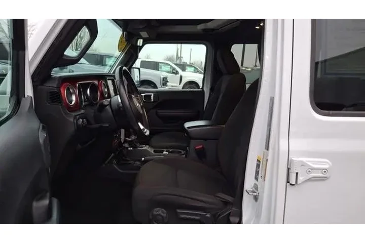 $37917 : Jeep Wrangler Unlimited 2021 image 2