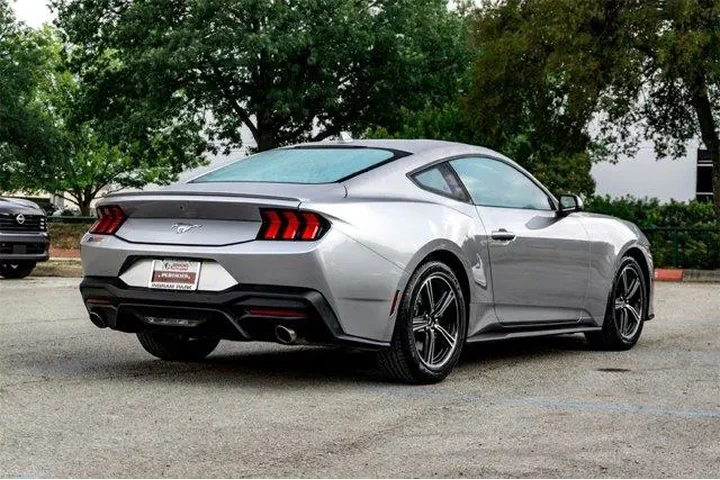 $26766 : Ford Mustang 2024 EcoBoost 2 image 5