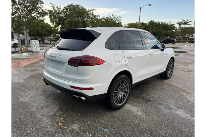 $21469 : 2017 Cayenne S E-Hybrid Plati image 9