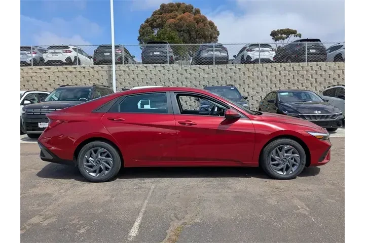 $27777 : Hyundai ELANTRA Hybrid 2025 image 5