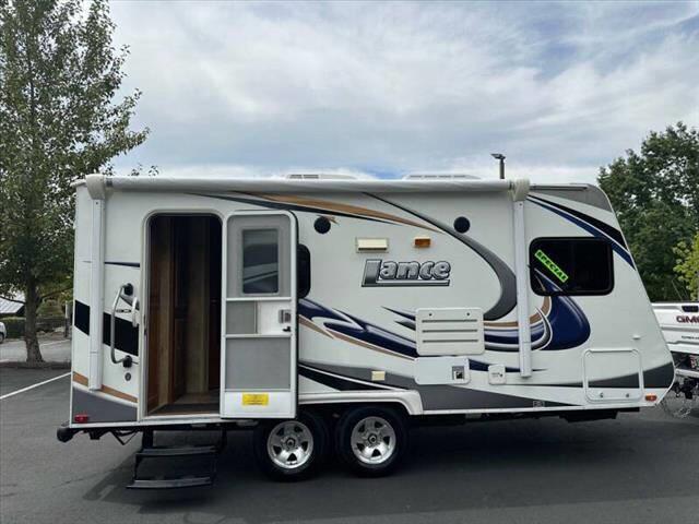 $15900 : 2011 Lance 1685 image 3