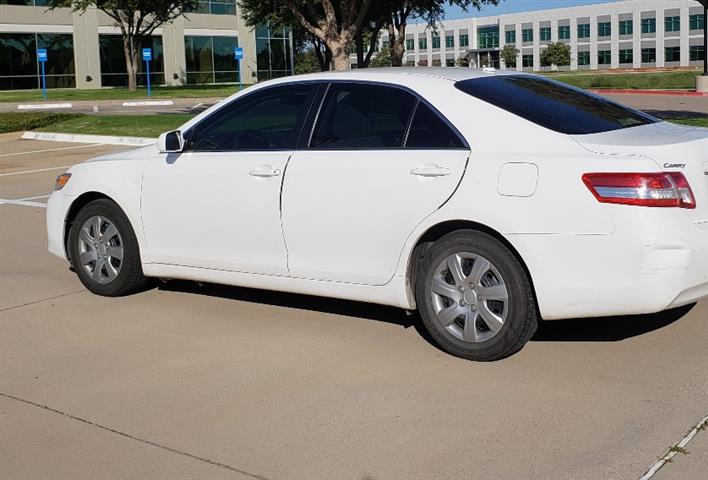 $5000 : **2011 Toyota Camry LE** image 3