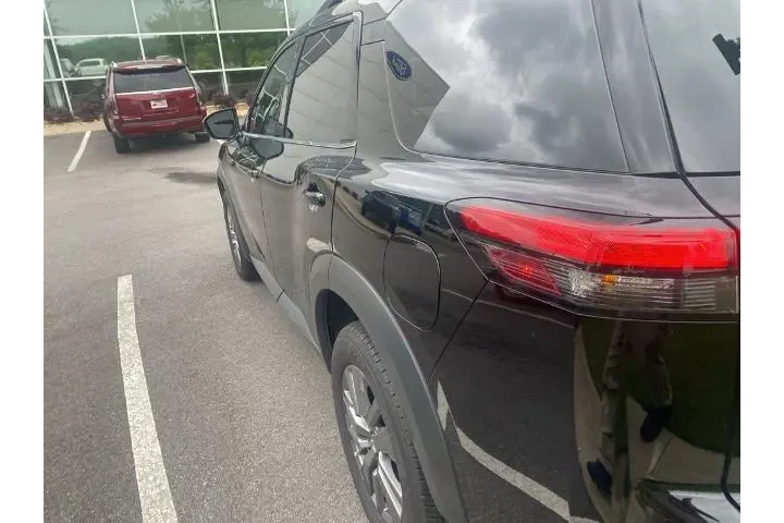 $32498 : Nissan Pathfinder 2025 SV 4d image 10